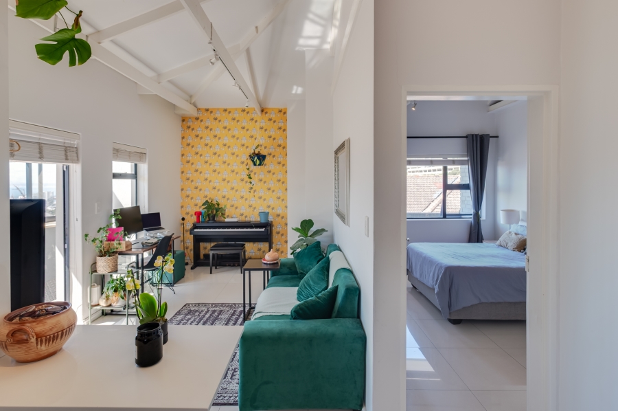 1 Bedroom Property for Sale in Vredehoek Western Cape
